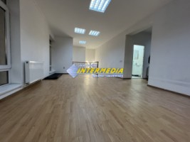 spatiu-comercial-cu-vad-foarte-bun-in-cartierul-centru-de-inchiriat-alba-iulia-pretabil-birouri-cabinete-medicale-1