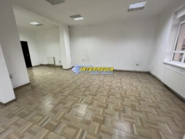 spatiu-comercial-cu-vad-foarte-bun-in-cartierul-centru-de-inchiriat-alba-iulia-pretabil-birouri-cabinete-medicale-6