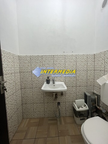 spatiu-comercial-cu-vad-foarte-bun-in-cartierul-centru-de-inchiriat-alba-iulia-pretabil-birouri-cabinete-medicale-7