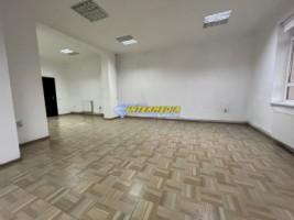 spatiu-comercial-cu-vad-foarte-bun-in-cartierul-centru-de-inchiriat-alba-iulia-pretabil-birouri-cabinete-medicale-8