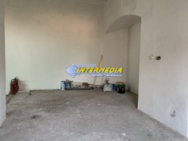 hala-de-vanzare-cu-birouri-in-alba-iulia-zona-centru-cu-teren-568-mp-2