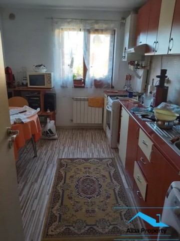 apartament-4-camere-decomandat-zona-cetate-1