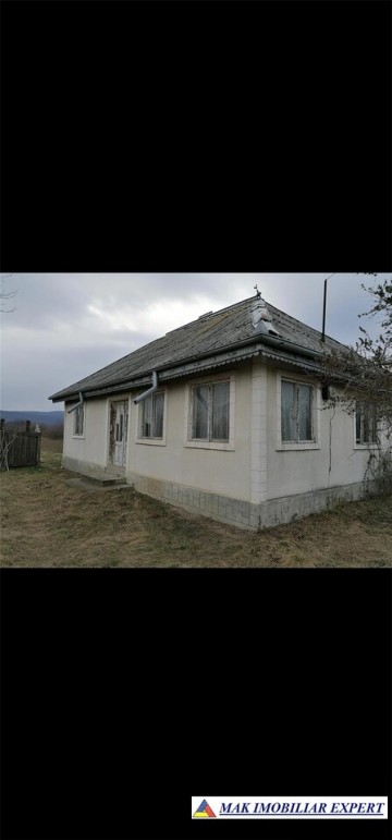 casa-3-camere-teren-2500-mp-de-vanzare-in-urechesti-bacau-ideala-pentru-locuinta-rurala-3