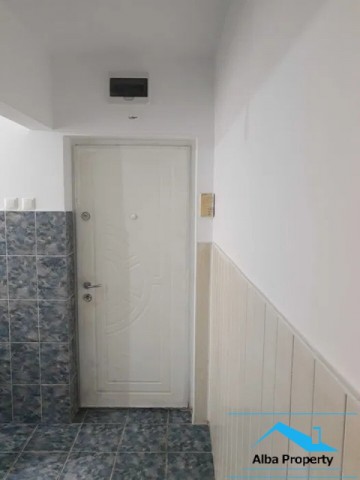 apartament-cu-3-camere-zona-cetate-4