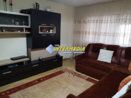 apartament-3-camere-decomandat-garaj-si-boxa-cetate-zona-piata-2