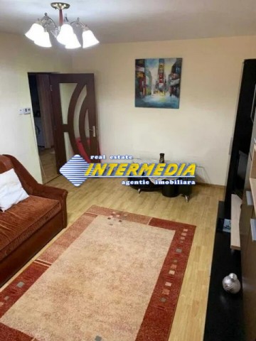 apartament-3-camere-decomandat-garaj-si-boxa-cetate-zona-piata-1