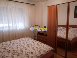 apartament-3-camere-decomandat-garaj-si-boxa-cetate-zona-piata-4