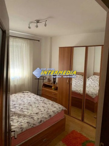 apartament-3-camere-decomandat-garaj-si-boxa-cetate-zona-piata-5