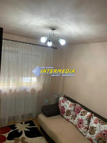 apartament-3-camere-decomandat-garaj-si-boxa-cetate-zona-piata-9