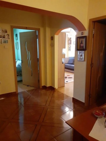 apartament-3-camere-etaj-1-zona-primaverii-1