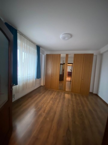 apartament-4-camere-zona-imparat-traian-suprafata-100-mp-pret-450-euro-3