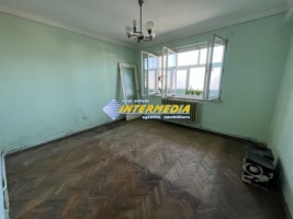 de-vanzare-apartament-cu-3-camere-decomandat-garaj-si-teren-aferent-75-mp-etaj-1-zona-centru-3