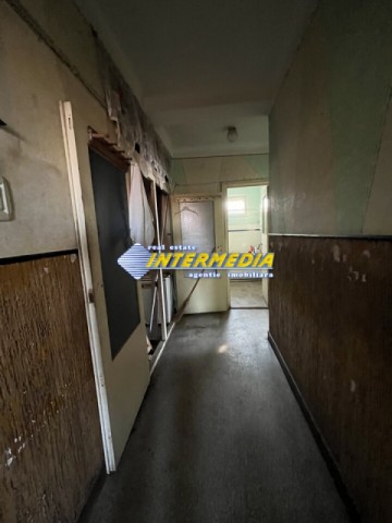 de-vanzare-apartament-cu-3-camere-decomandat-garaj-si-teren-aferent-75-mp-etaj-1-zona-centru-7