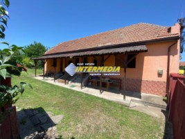 casa-pe-parter-renovata-cu-pivnita-si-1375-mp-teren-de-vanzare-in-alba-iulia-zona-micesti-2