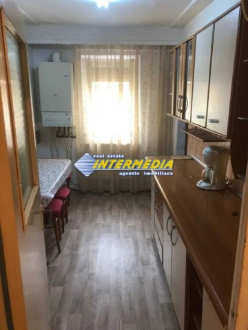 de-vanzare-apartament-decomandat-3-camere-in-cetate-zona-piata-alba-iulia-4