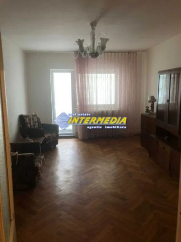 de-vanzare-apartament-decomandat-3-camere-in-cetate-zona-piata-alba-iulia-5