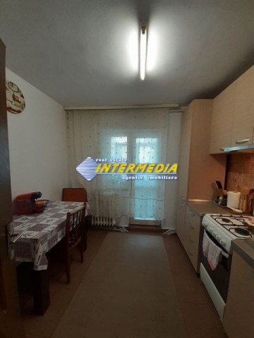 apartament-2-camere-decomandat-etaj-1-zona-ampoi-3-4