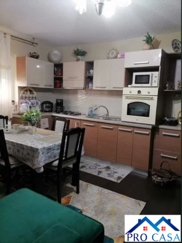 apartament-3-camere-mobilat-in-cetate-1