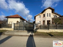 vila-p1-4-camere-108-mp-si-casa-batraneasca-teren-1035-mp-1000-metri-schitu-golesti-pret-104000-euro