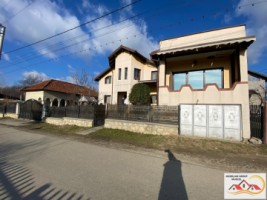 vila-p1-4-camere-108-mp-si-casa-batraneasca-teren-1035-mp-1000-metri-schitu-golesti-pret-104000-euro-1