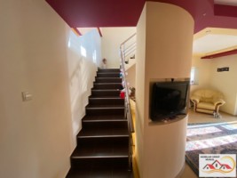 vila-p1-4-camere-108-mp-si-casa-batraneasca-teren-1035-mp-1000-metri-schitu-golesti-pret-104000-euro-17