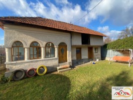 vila-p1-4-camere-108-mp-si-casa-batraneasca-teren-1035-mp-1000-metri-schitu-golesti-pret-104000-euro-39