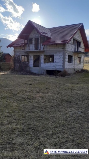 vila-7-camere-teren-2140-mp-de-vanzare-in-slanic-moldova-bacau-ideala-pentru-turism-sau-familie-2