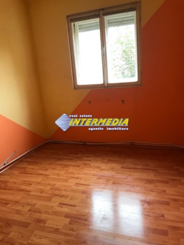 apartament-2-camere-de-vanzare-etaj-1-cetate-spital-2