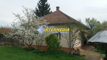 casa-cu-3-camere-de-vanzare-in-alba-iulia-cu-teren-1330-mp