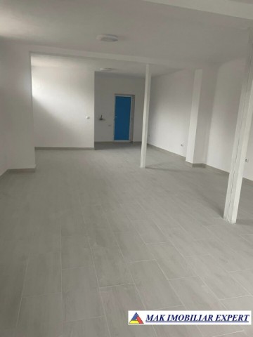 vandut-spatiu-comercial-58-mp-campulung-6