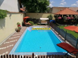 casa-de-vanzare-cu-4-camere-in-alba-iulia-zona-ultracentrala-finisata-cu-piscina-9