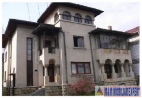 vila-stil-11-camere-cu-teren-1200-mp-de-vanzare-in-centru-campulung-muscel-arges-2