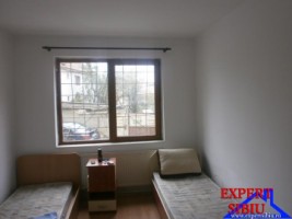 inchiriez-apartament-3-camere-decomandat-zona-centrala-2