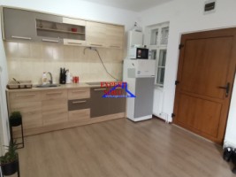 inchiriez-apartament-3-camere-decomandate-la-casa-zona-terezian-2