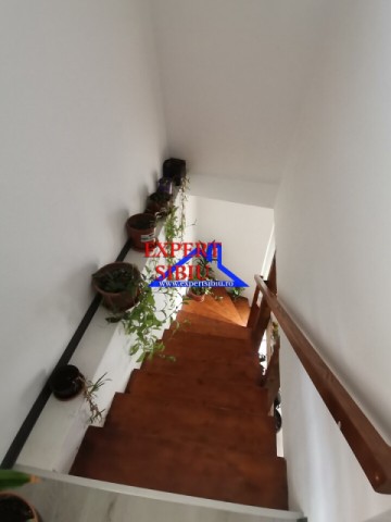 inchiriez-apartament-3-camere-decomandate-la-casa-zona-terezian-8