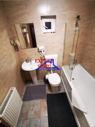 inchiriez-apartament-3-camere-decomandat-renovat-zona-centrala-3