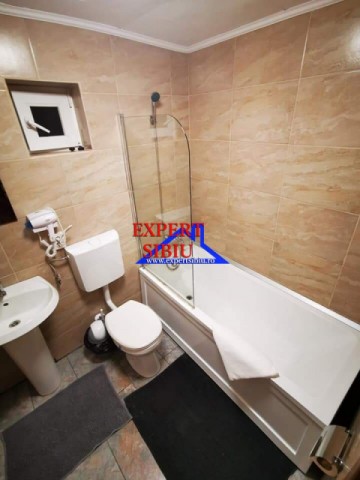 inchiriez-apartament-3-camere-decomandat-renovat-zona-centrala-6