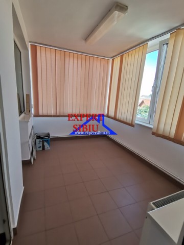 inchiriez-ap3-camere-la-casa-spatiosrenovat-zona-terezian-9