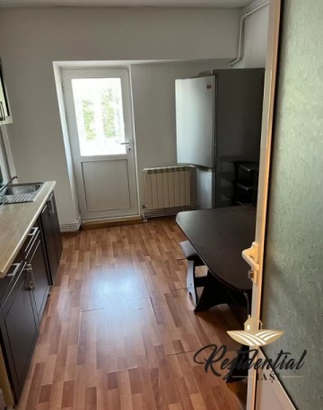 de-inchiriat-apartament-3-camere-situat-in-zona-garii-fosta-billa-decomandat-mobilat-si-renovat-recent-1