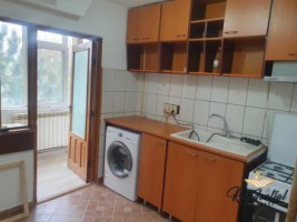 de-inchiriat-apartament-3-camere-decomandat-nicolina-2-amenajat-modest-5