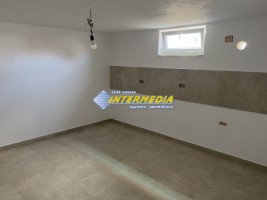 casa-noua-cu-4-camere-de-vanzare-in-cetate-finisata-la-cheie-sau-semifinisata-cu-toate-utilitatile-si-asfalt-21