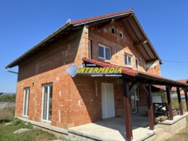 casa-noua-de-vanzare-4-camere-cu-garaj-de-vanzare-in-alba-iulia-teren-450-mp-6