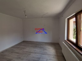 vand-apartament-2-camere-la-casa-decomandat-zona-garii