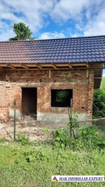 teren-intravilan-de-1-ha-cu-casa-la-rosu-utilitati-si-acoperis-nou-situat-in-bilcesti-valea-mare-pravat-arges