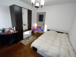 inchiriez-apartament-3-camere-decomandat-zona-vasile-aaron-2