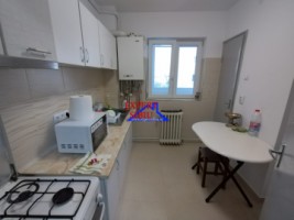 inchiriez-apartament-3-camere-decomandat-zona-vasile-aaron-9