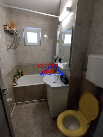 inchiriez-apartament-3-camere-decomandat-zona-vasile-aaron-11