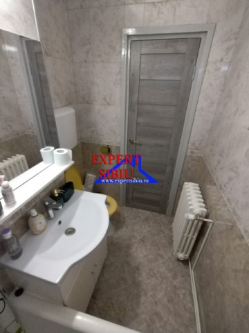 inchiriez-apartament-3-camere-decomandat-zona-vasile-aaron-12