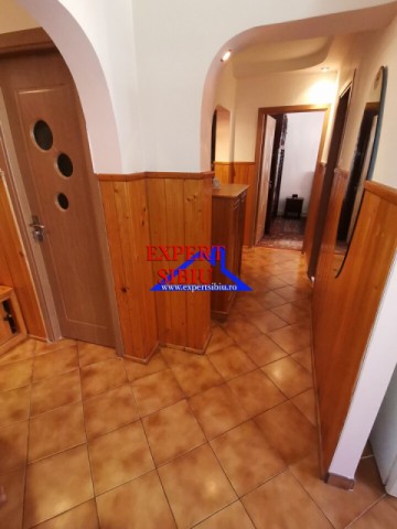 vand-apartament-3-camere-decomandat-zona-ciresica-9