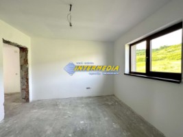 casa-individuala-p-m-de-vanzare-cu-1600-mp-teren-si-strada-asfaltata-in-ciugud-2